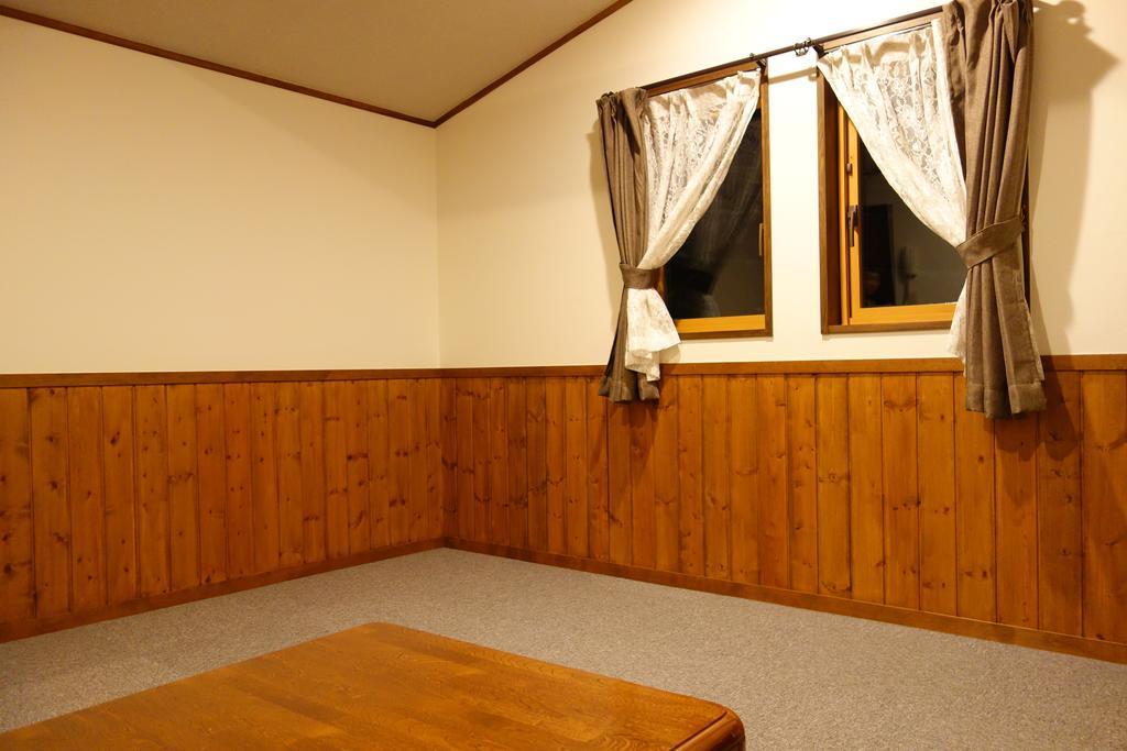 Community House Tyrolien Hotel Hakuba Exterior photo