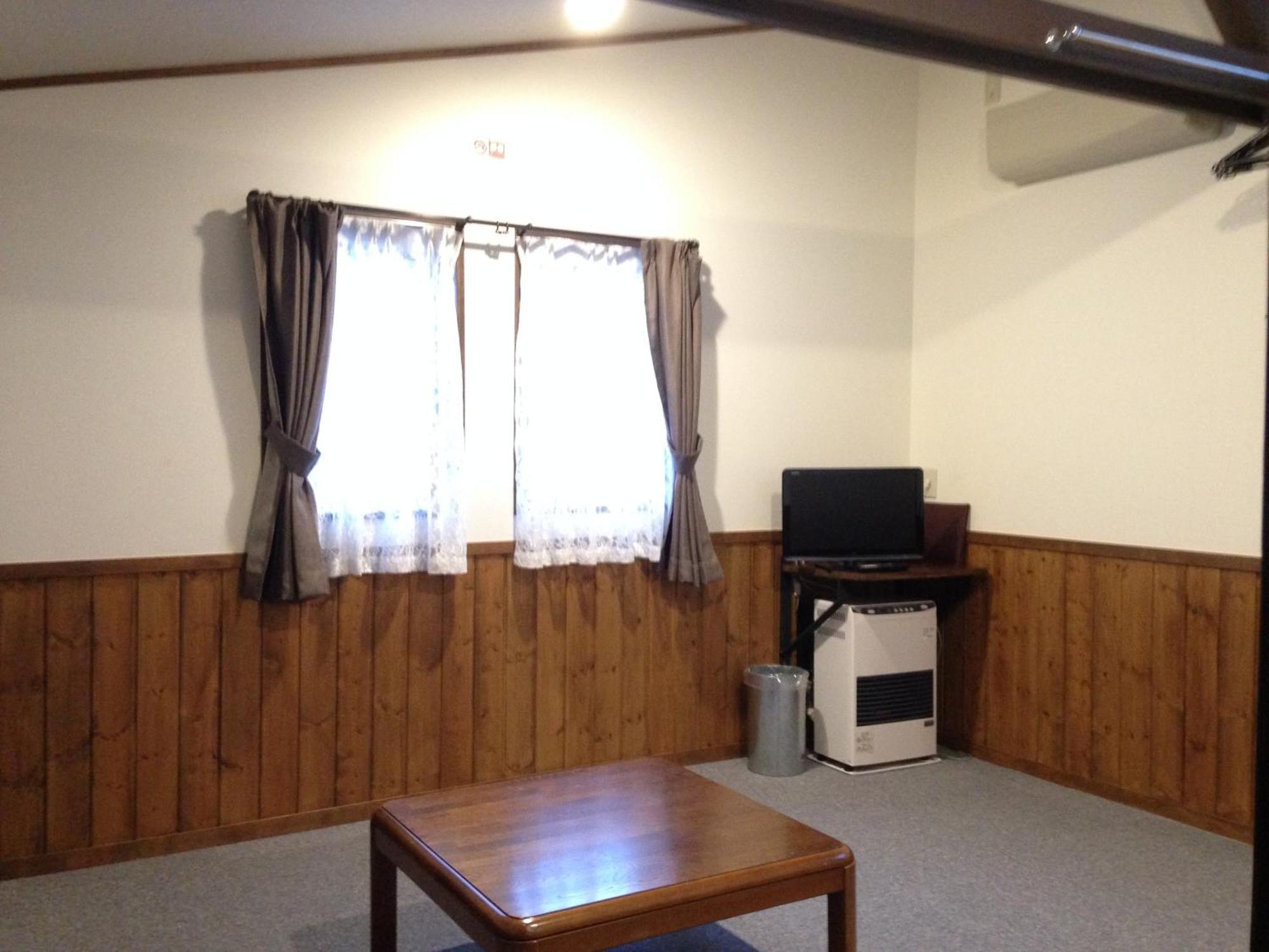 Community House Tyrolien Hotel Hakuba Room photo