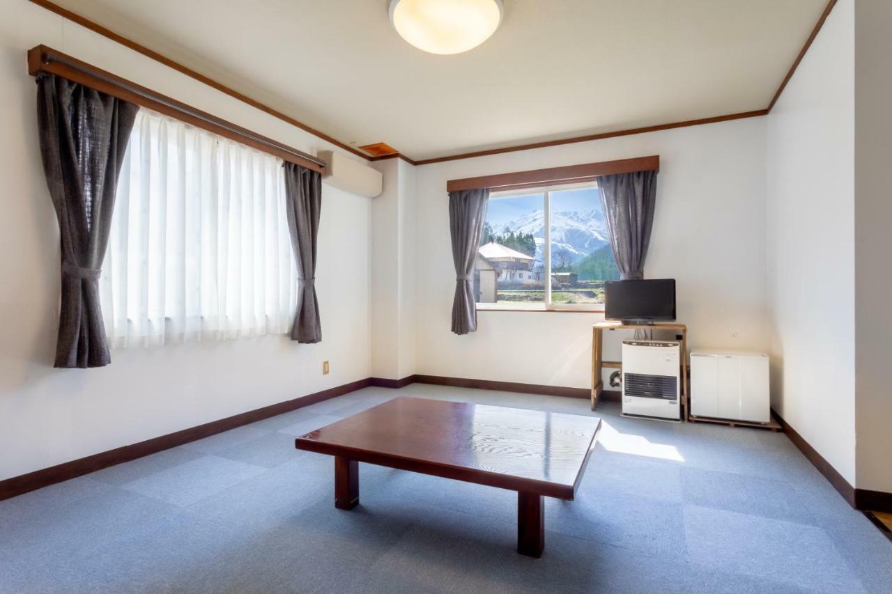 Community House Tyrolien Hotel Hakuba Exterior photo