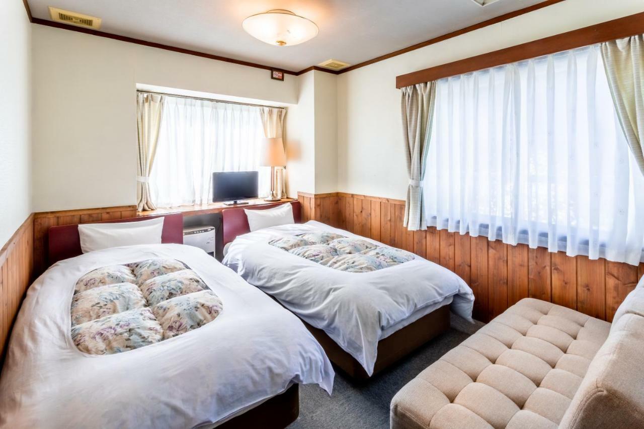 Community House Tyrolien Hotel Hakuba Exterior photo